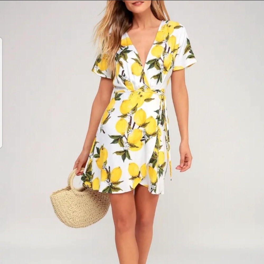 Lulu’s lemon print dress 🍋